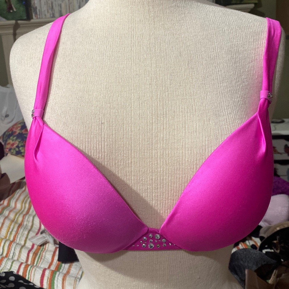 Pink Victoria’s bra